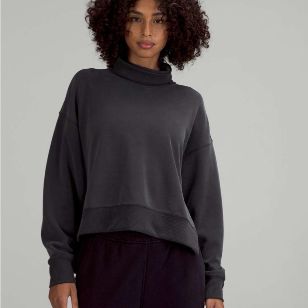Lululemon Softstreme Turtleneck Pullover
Black